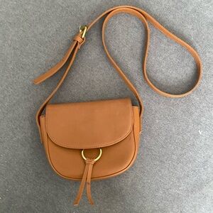 Gorgeous, minimalist style handbag, classy chic color of a coach purse not coach